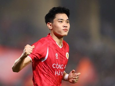 Đình Bắc lập hat-trick lịch sử vào lưới đội bóng quê hương