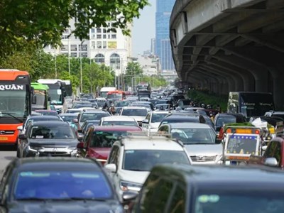Cửa ngõ TP.HCM và Hà Nội ùn tắc kéo dài ngày đầu nghỉ lễ