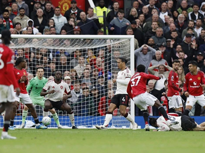 Man United nhọc nhằn giành chiến thắng 3-2 trước Liverpool
