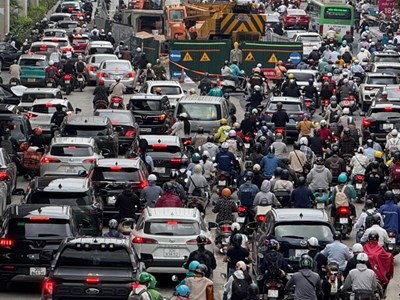 Giao thông tại Hà Nội và TP.HCM ùn tắc ngày đầu sau kỳ nghỉ lễ