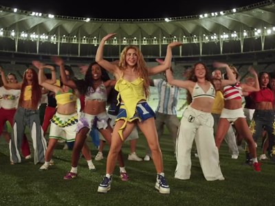 “Nữ hoàng nhạc World Cup” Shakira tái xuất sau 16 năm