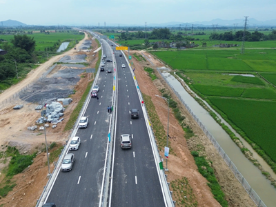 Đề xuất thu phí từ 900 - 1.300 đồng/km khi lưu thông trên 13 tuyến cao tốc Bắc - Nam