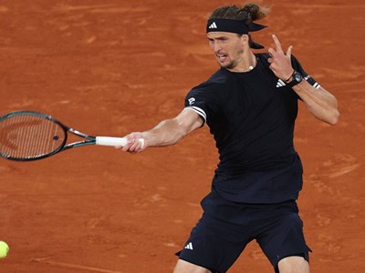 Zverev lội ngược dòng ngoạn mục để vào bán kết Roland Garros 2026