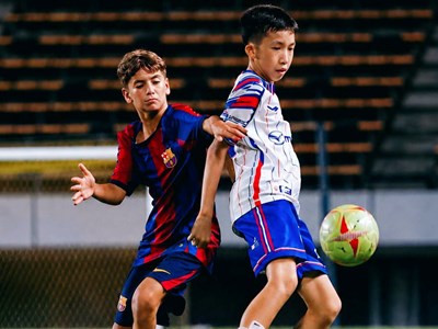 Đội bóng Lào gây chấn động khi đánh bại Barcelona để vô địch giải trẻ thế giới