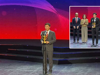 HLV Kim Sang-sik đoạt danh hiệu Chuyên gia nước ngoài xuất sắc 2025