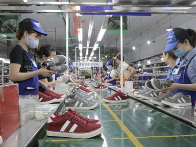 Từ “đôi giày quốc dân” đến cuộc đổi chủ 1.400 tỉ: Giầy Thượng Đình đang tái sinh thế nào?