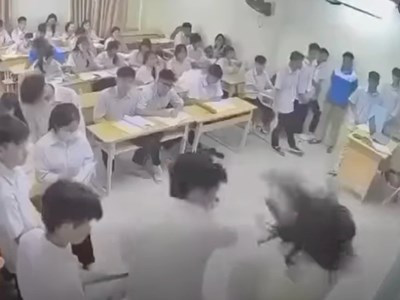 Vụ học sinh đánh cô giáo bị khởi tố: Lớp học còn phải “chữa lành“