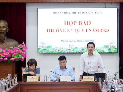 Nghệ sĩ cần thận trọng khi nhận quảng cáo 