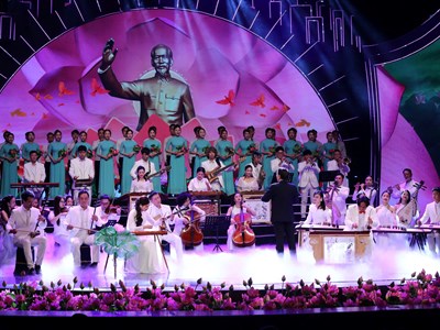 Công chúng mong đợi chương trình nghệ thuật đặc biệt "Quà tháng 5 dâng Người"