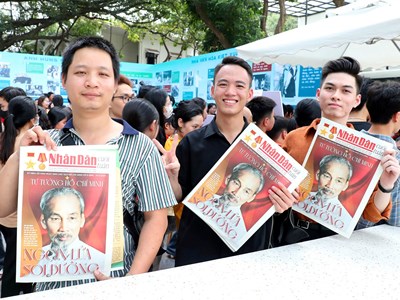 Khai mạc Triển lãm ảnh “Rạng rỡ tên Người” 