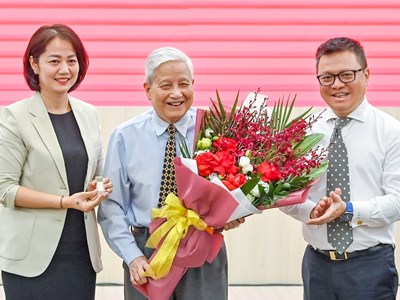 Nhà báo lão thành Hà Đăng ra mắt cuốn sách "Tinh hoa cách mạng Việt Nam" ở tuổi 96