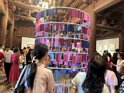 Triển lãm tranh Sĩ tử 2 - hành trình tiếp sức mùa thi bằng nghệ thuật