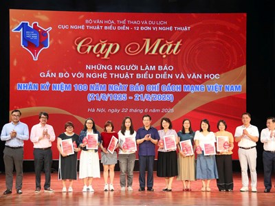 Nhà báo, phóng viên và nghệ thuật biểu diễn cùng lan tỏa những giá trị nhân văn, tốt đẹp