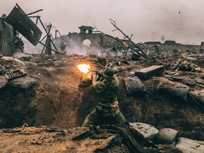 "Mưa đỏ" công bố loạt poster nhân vật, khắc họa rõ nét hai chiến tuyến giữa mùa hè năm 1972