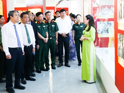 Trưng bày những hình ảnh Công an nhân dân khắc ghi lời Bác