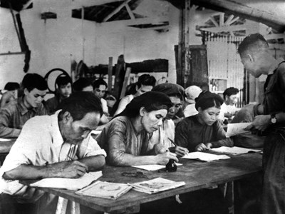 160 hình ảnh, hiện vật về phong trào diệt giặc dốt những năm đầu giành Độc lập