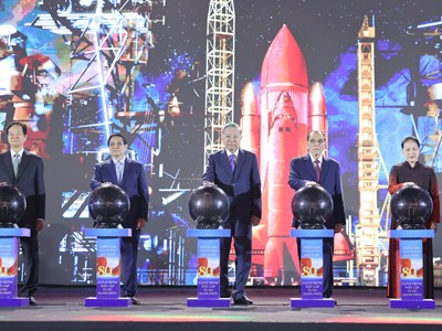 Lan toả tinh thần yêu nước, khát vọng vươn mình qua Triển lãm Thành tựu đất nước