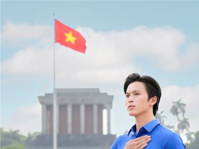 Nam vương Hà Nội 2024 gây thương nhớ với bộ ảnh trước thềm Quốc khánh