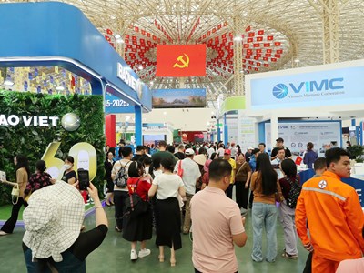 Gần 1,2  triệu lượt khách tham quan Triển lãm Thành tựu đất nước sau 3 ngày