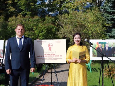 Trưng bày tài liệu lưu trữ, hình ảnh về hoạt động của Chủ tịch Hồ Chí Minh tại Liên bang Nga