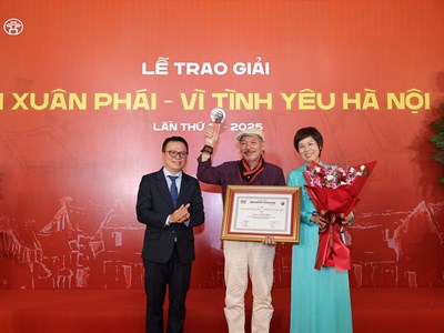 Nhạc sĩ Trần Tiến được “Giải thưởng Bùi Xuân Phái - Vì tình yêu Hà Nội“
