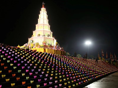 Lung linh “Hội hoa đăng” trên sông Lục Đầu cầu quốc thái dân an