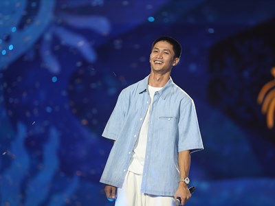 Nguyễn Hùng phim “Mưa đỏ” tự hào lần đầu tiên đoạt giải thưởng “Cảm hứng Việt“