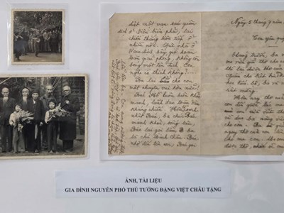 Bảo tàng Hồ Chí Minh tiếp nhận nhiều hiện vật quý về cuộc đời Bác Hồ