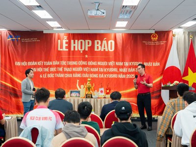 1.000 người Việt tại Kyushu lập kỷ lục xếp hình cờ Tổ quốc trong “Ngày hội Đại đoàn kết toàn dân tộc”