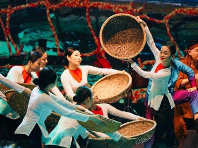 Rực rỡ sắc màu di sản Việt tại thành phố Cảng