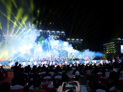 Nơi con sông Hồng chảy vào đất Việt rực rỡ sắc màu văn hoá