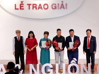 Cuộc thi thơ từ một làng quê Việt