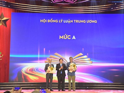 Báo Văn Hoá nhận tặng thưởng của Hội đồng Lý luận Trung ương