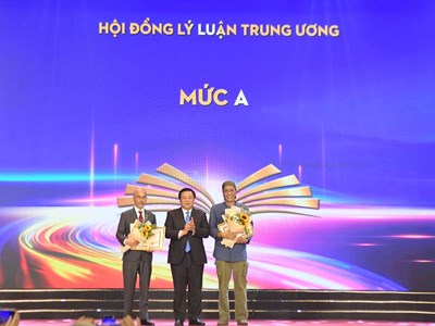 Báo Văn Hoá nhận tặng thưởng của Hội đồng Lý luận Trung ương