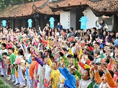 Diễu hành kỷ niệm 950 năm thành lập Quốc Tử Giám 