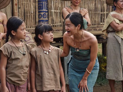 Chân dung mẫu nhí 9 tuổi gây bất ngờ khi đóng phim cổ trang 