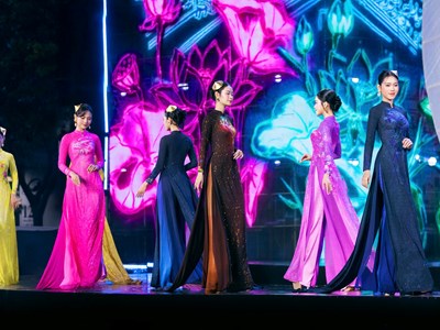 Đỗ Trịnh Hoài Nam đưa cảm hứng tranh đá quý Yên Bái vào áo dài