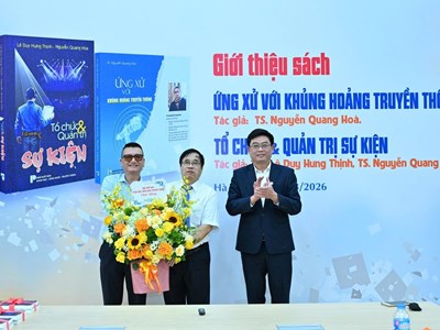 Ra mắt hai cuốn sách về khủng hoảng truyền thông và tổ chức sự kiện