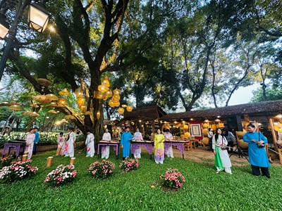 Vườn Ánh sáng- sự giao thoa của nghệ thuật và tri thức 