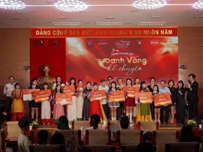 9 thí sinh được trao giải cuộc thi “Oanh vàng kể chuyện“