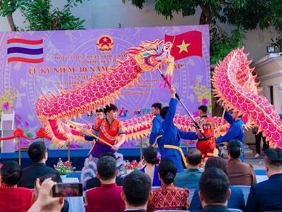 Từ tiếng trống lân đến khát vọng giáo dục xuyên biên giới