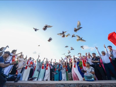 “Sen trong đá” và “Ước nguyện hoà bình” từ Côn Đảo