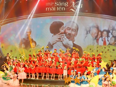 Toàn cảnh chương trình nghệ thuật “Sáng mãi tên Người“