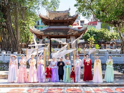 “Nét họa áo ta” – Triển lãm tôn vinh vẻ đẹp áo dài và văn hoá Việt