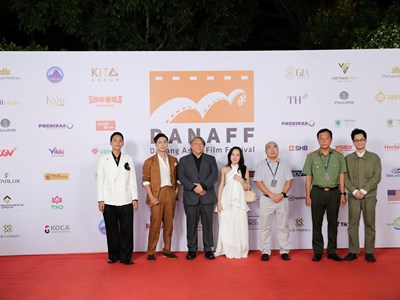 Dàn nghệ sĩ, nhà làm phim nổi tiếng trên thảm đỏ Lễ bế mạc DANAFF IV