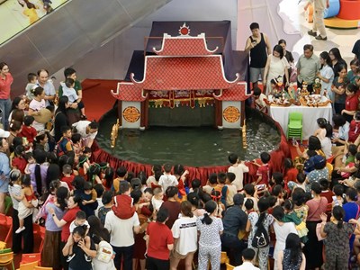 Rối nước thu nhỏ giữa không gian phố thị