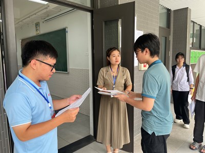 Hơn 100.000 thí sinh làm thủ tục dự thi lớp 10 THPT công lập Hà Nội