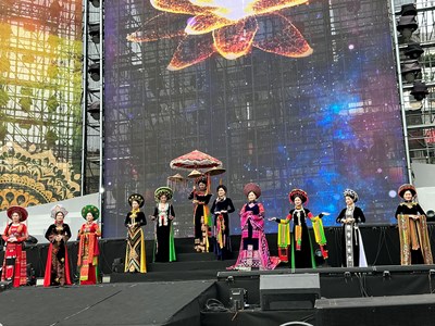 Lễ hội Áo dài – duyên dáng phụ nữ CAND