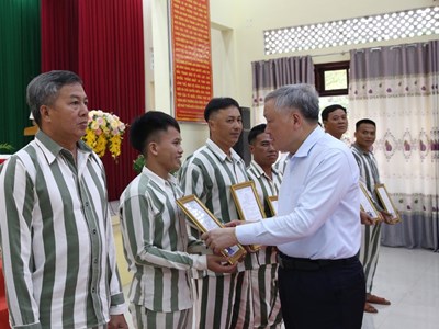 Phó Thủ tướng Thường trực Nguyễn Hòa Bình dự Lễ công bố quyết định đặc xá 