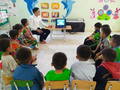 Đề xuất tăng phụ cấp ưu đãi cho giáo viên mầm non